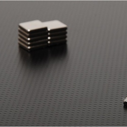 Magnet Puternic în Formă de Pătrat (10 x 2 mm)